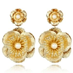 Fashion Gold Flower Women Elegant Earrings